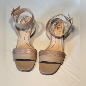 Life Stride Tan Heels